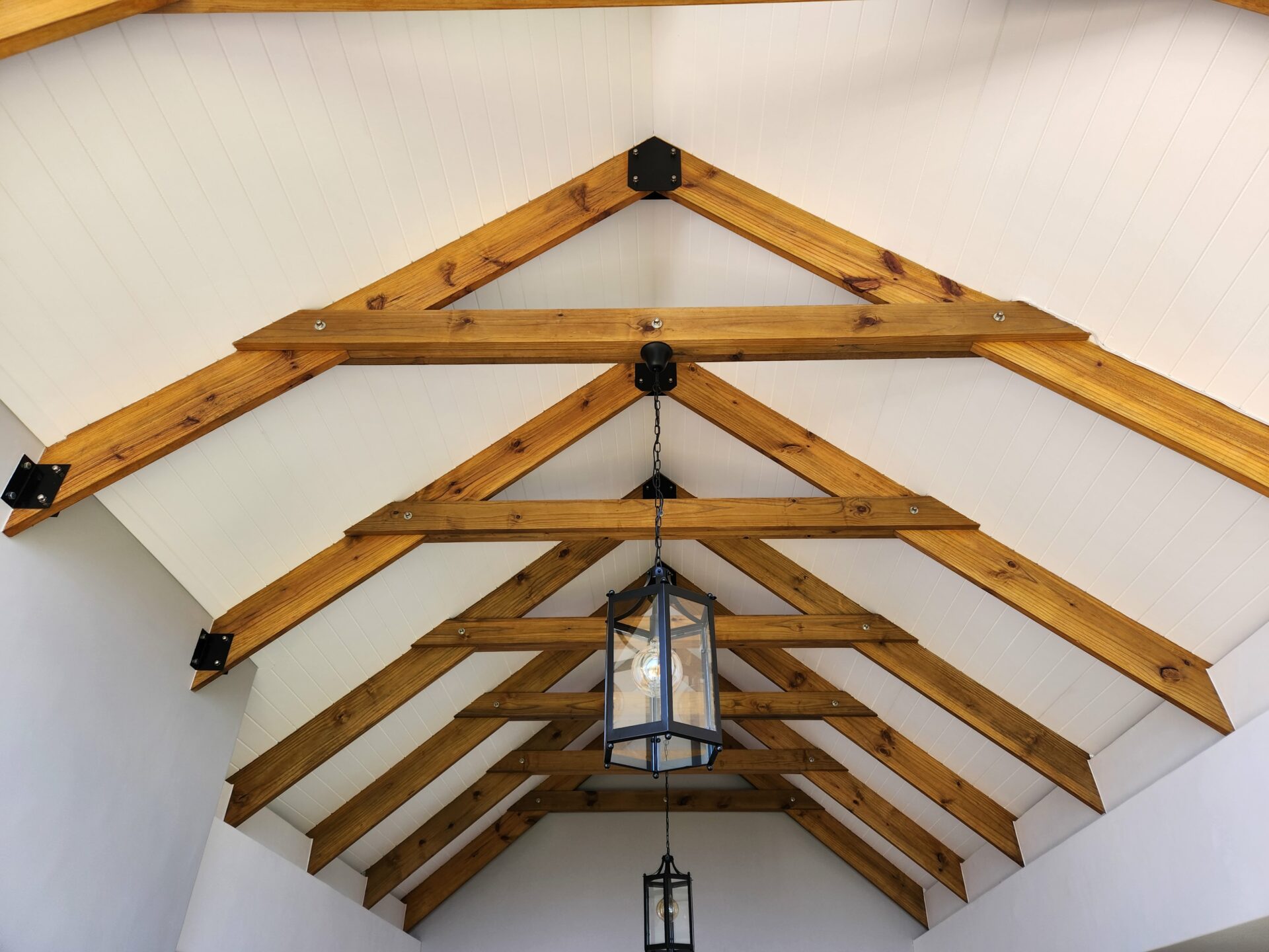 High pitched ceiling with wooden beams